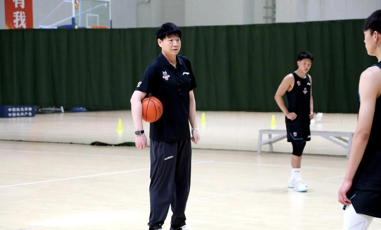 1xBit体育新闻-广东队全场碾压全国篮球锦标赛，如同剧本杀再现，绝杀的简单介绍