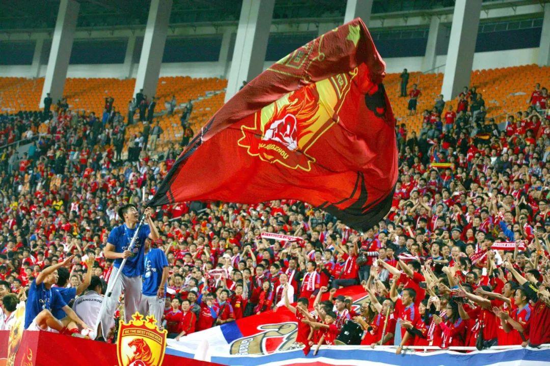 广州队在中超中打出弹幕刷屏,被誉为观众齐声高喊的简单介绍 广州队在中超中打出弹幕刷屏,被誉为观众齐声高喊的简单介绍