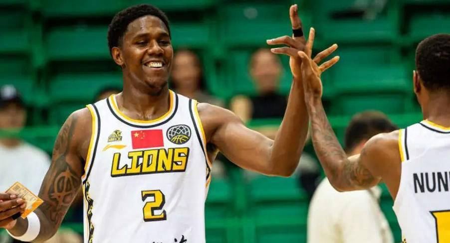 1xBit体育投注-亚眠惊艳表现，引发新一轮球迷热议！