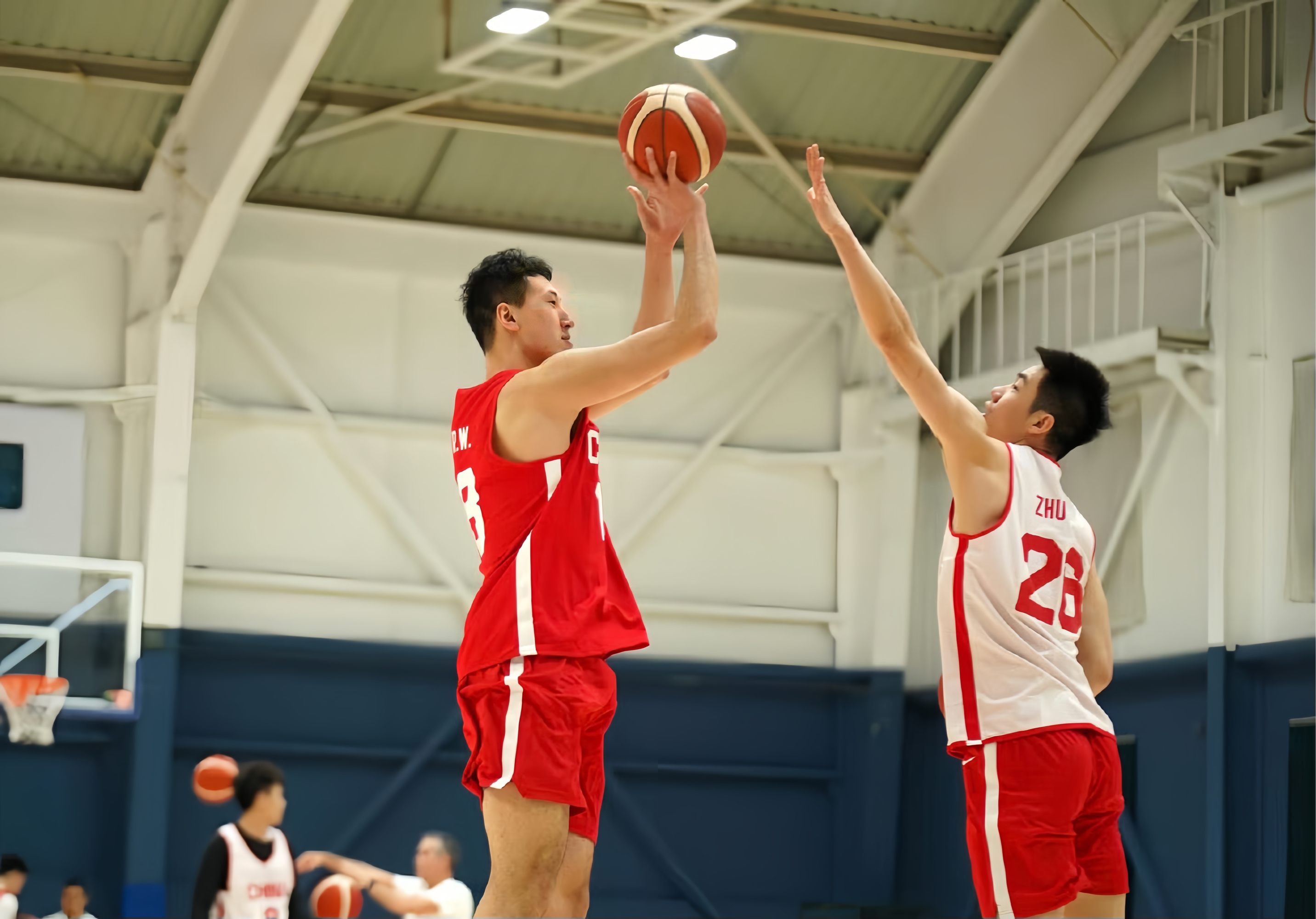 深圳男篮与广州男篮开启对决