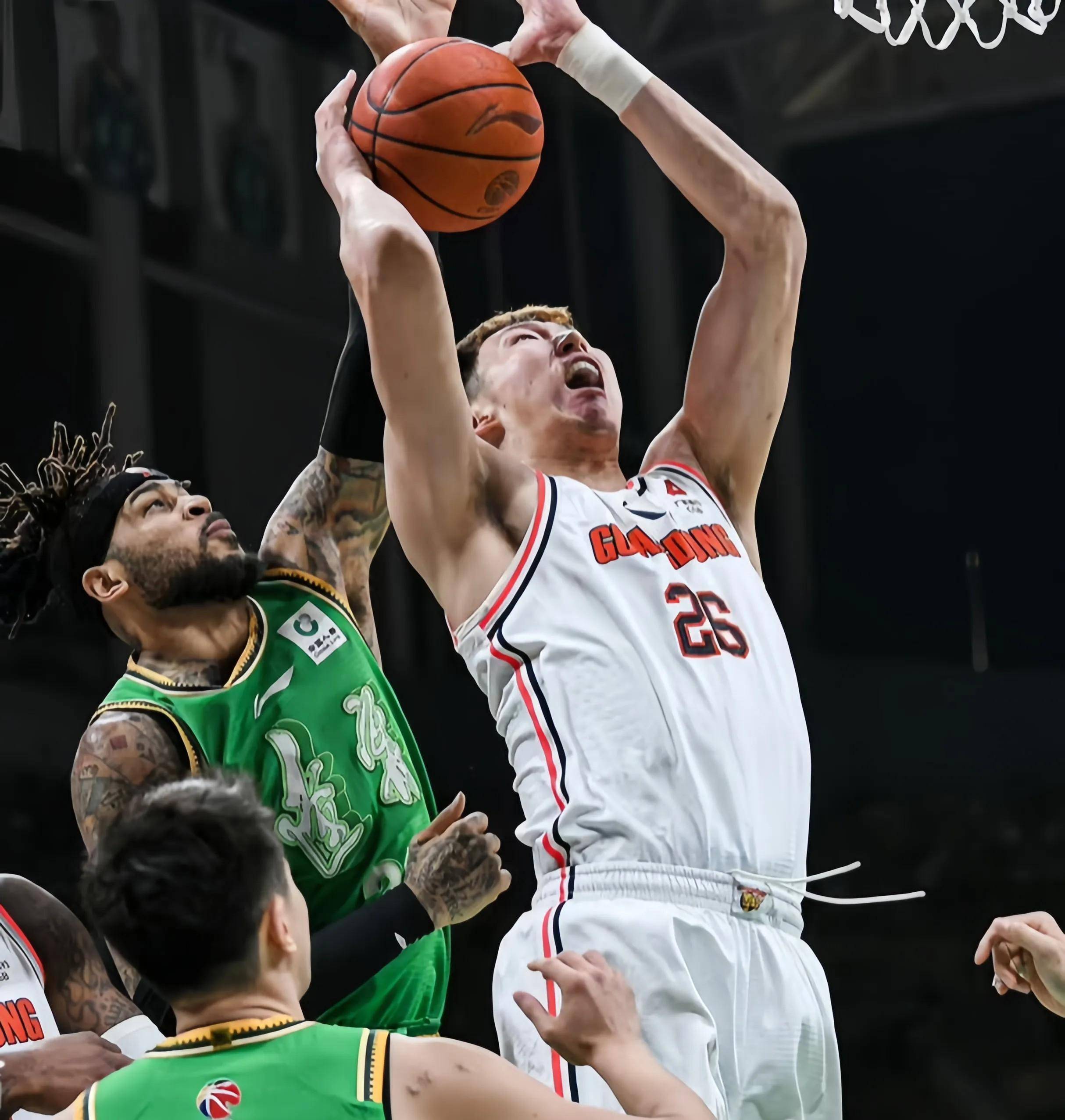 1xBit体育网页版登录入口-篮球赛场争夺胜利呈现激烈局面