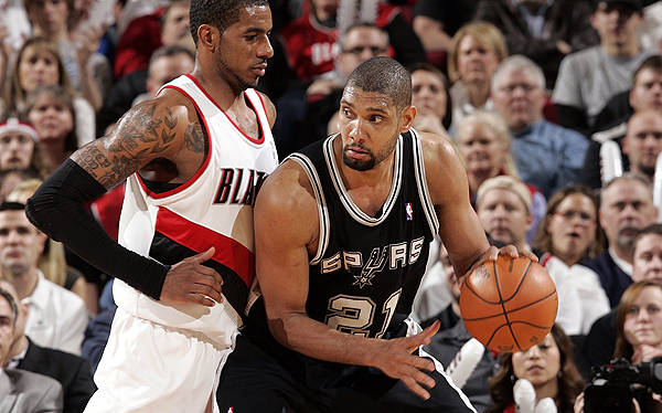 马刺队在关键时刻发挥稳定,取得胜利 马刺队在关键时刻发挥稳定,取得胜利