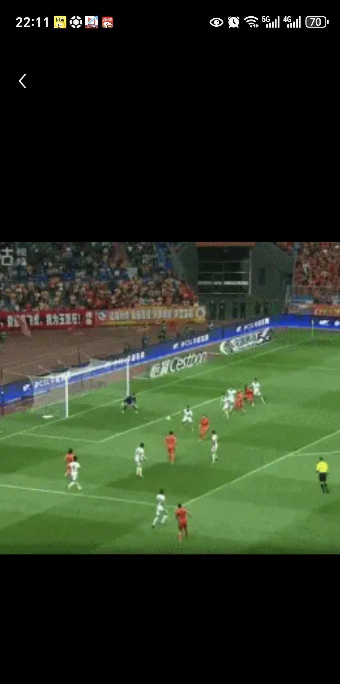 双方火爆冲突引发激烈对抗,裁判难以控制 双方火爆冲突引发激烈对抗,裁判难以控制