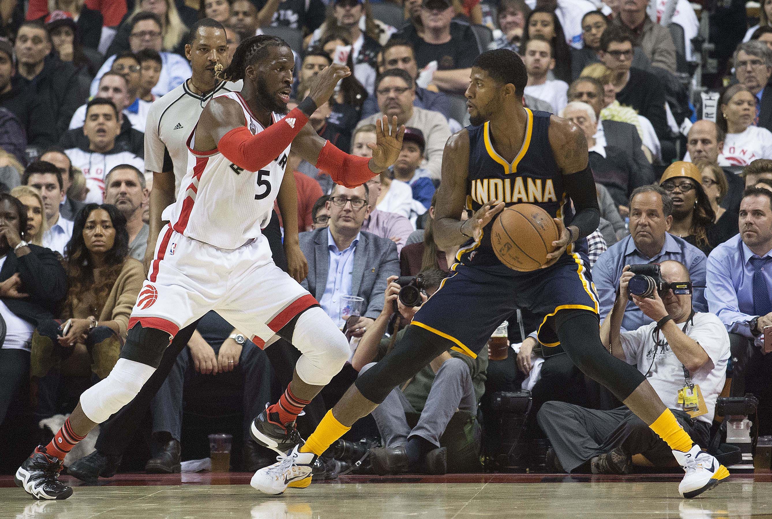 关于步行者胜猛龙反弹获胜，给全队打气加油的信息