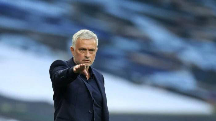 关于曼联官方宣布解雇穆里尼奥，验字油然而生的信息