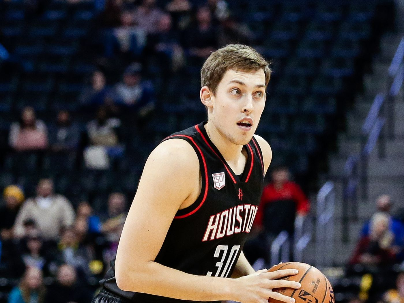 包含火箭球员赛后谈感受：比赛仍需加倍努力的词条