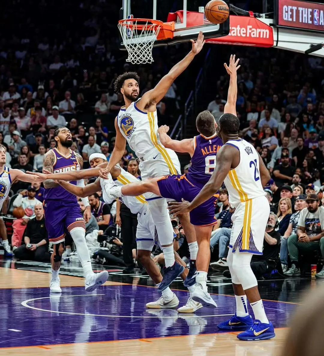 1xBit体育教练-勇士客场击败太阳，取得三连胜的简单介绍