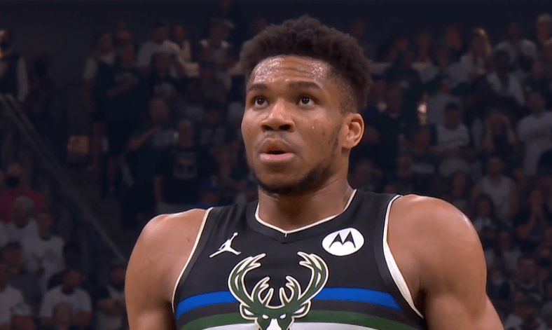 1xBit体育注册-总教练疯狂庆祝，球队稳居中游位置的简单介绍